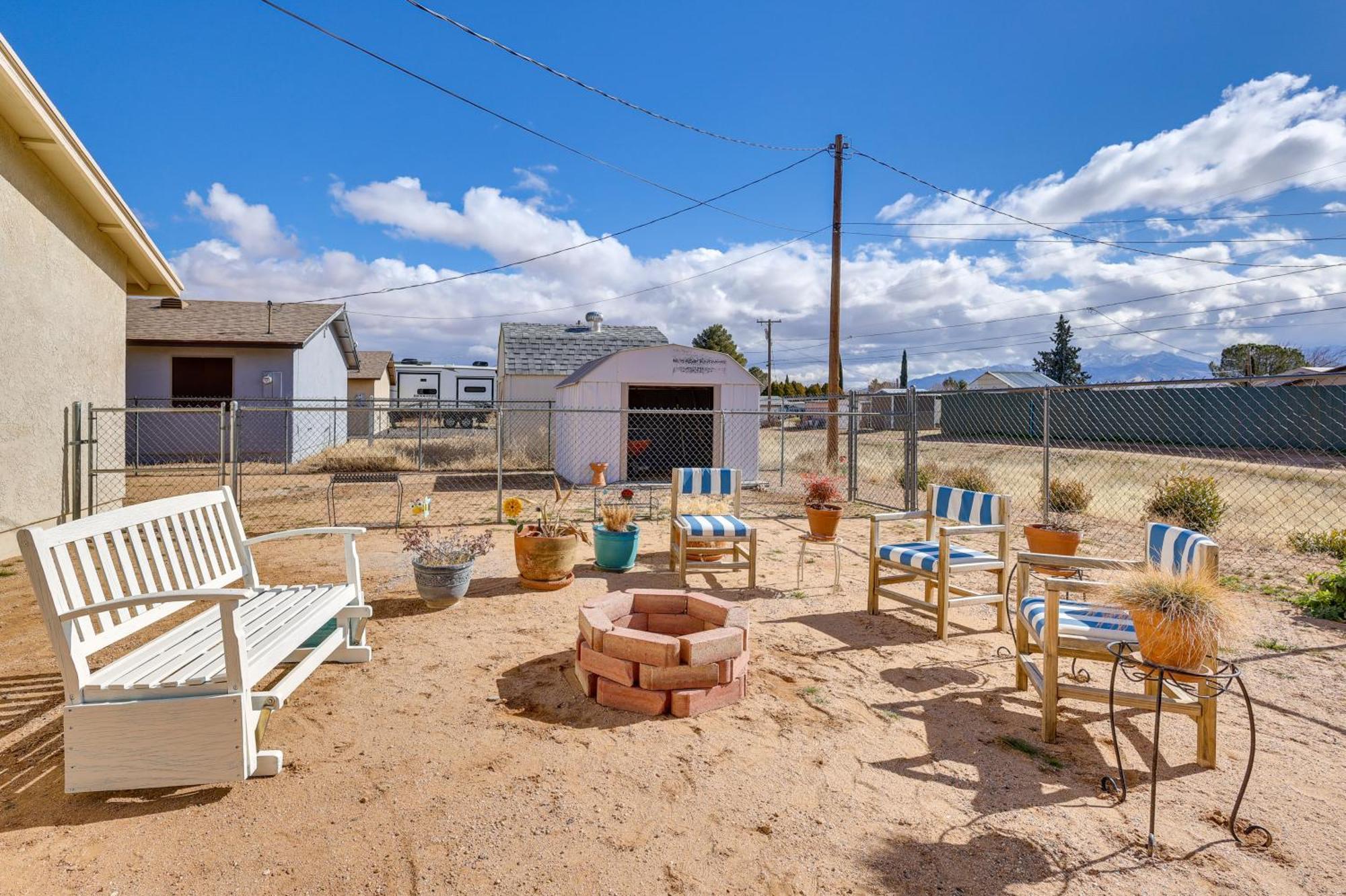 Kingman Vacation Rental With Yard And Fire Pit Eksteriør bilde